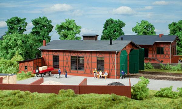 Double track locomotive shed<br /><a href='images/pictures/Auhagen/14470.jpg' target='_blank'>Full size image</a>